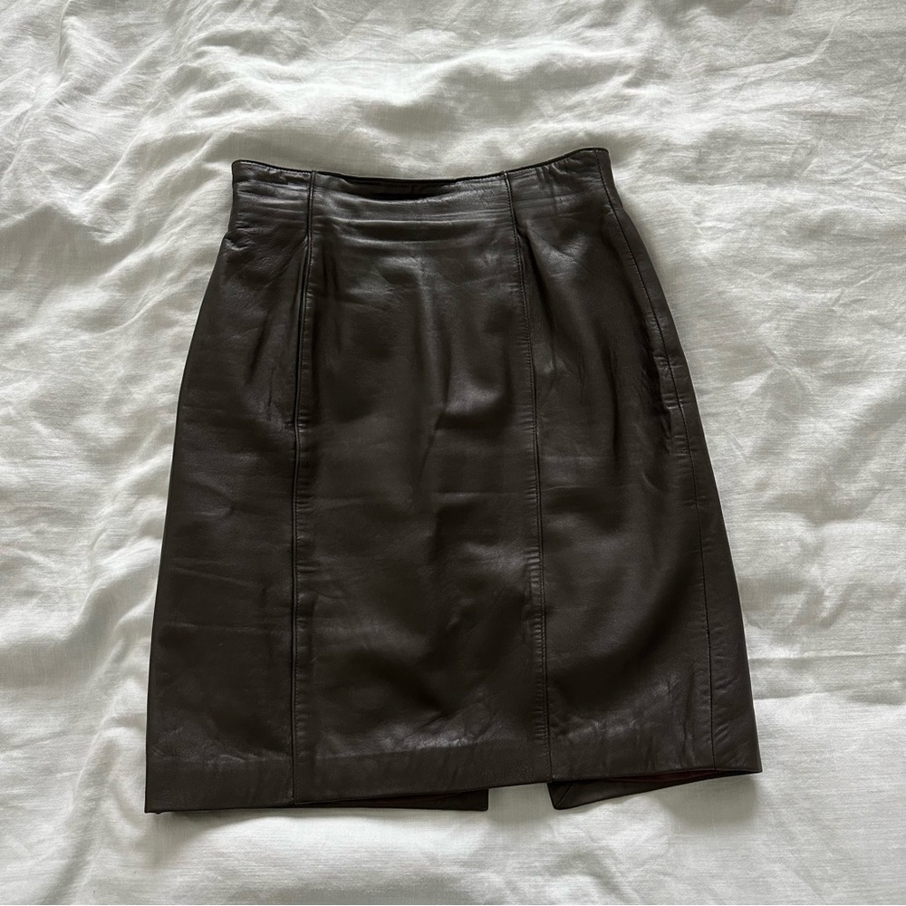 Valerie Steven’s Lamskin Leather skirt size 6